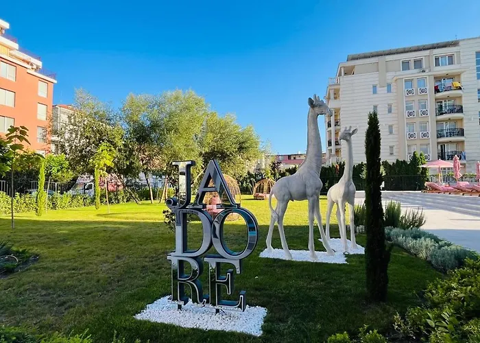 Jadore Secret Garden Panoramic 公寓 阳光海滩